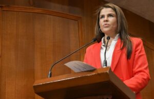 Promueve bancada del PRI homenaje a León Guzmán