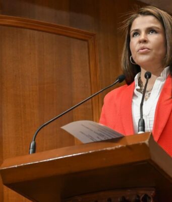 Promueve bancada del PRI homenaje a León Guzmán