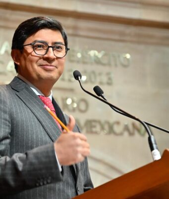 Pide Congreso iluminar edificios públicos el Día Mundial del Lupus