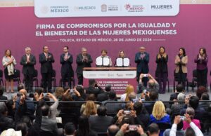 Atestiguan congresistas firma de compromisos en favor de las mujeres