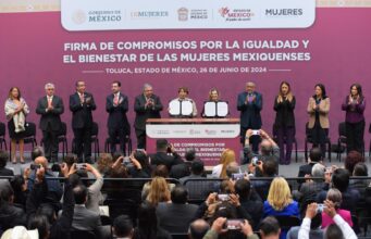 Atestiguan congresistas firma de compromisos en favor de las mujeres