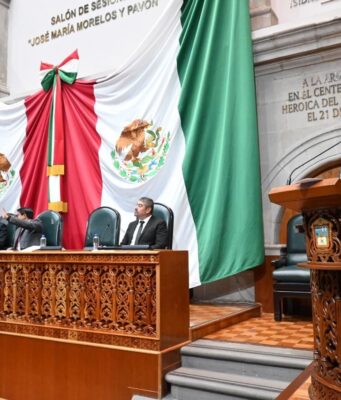 Develan en Muro de Honor del Congreso el nombre de León Guzmán